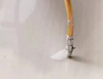 平潭瓷砖空鼓维修公司专业解答在瓷砖铺贴过程中，如果使用的砂料过粗（如全部使用了粗砂），可能会导致以下问题