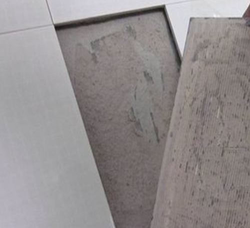 平潭瓷砖空鼓维修公司分享瓷砖铺贴时如果打浆（即涂抹在瓷砖背面和基层上的砂浆或瓷砖胶）过少，会带来以下问题